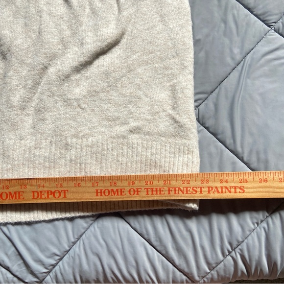 💝3/$20 Vince Camuto Cream Sweater with Pink and Blue Pattern - Picture 6 of 8